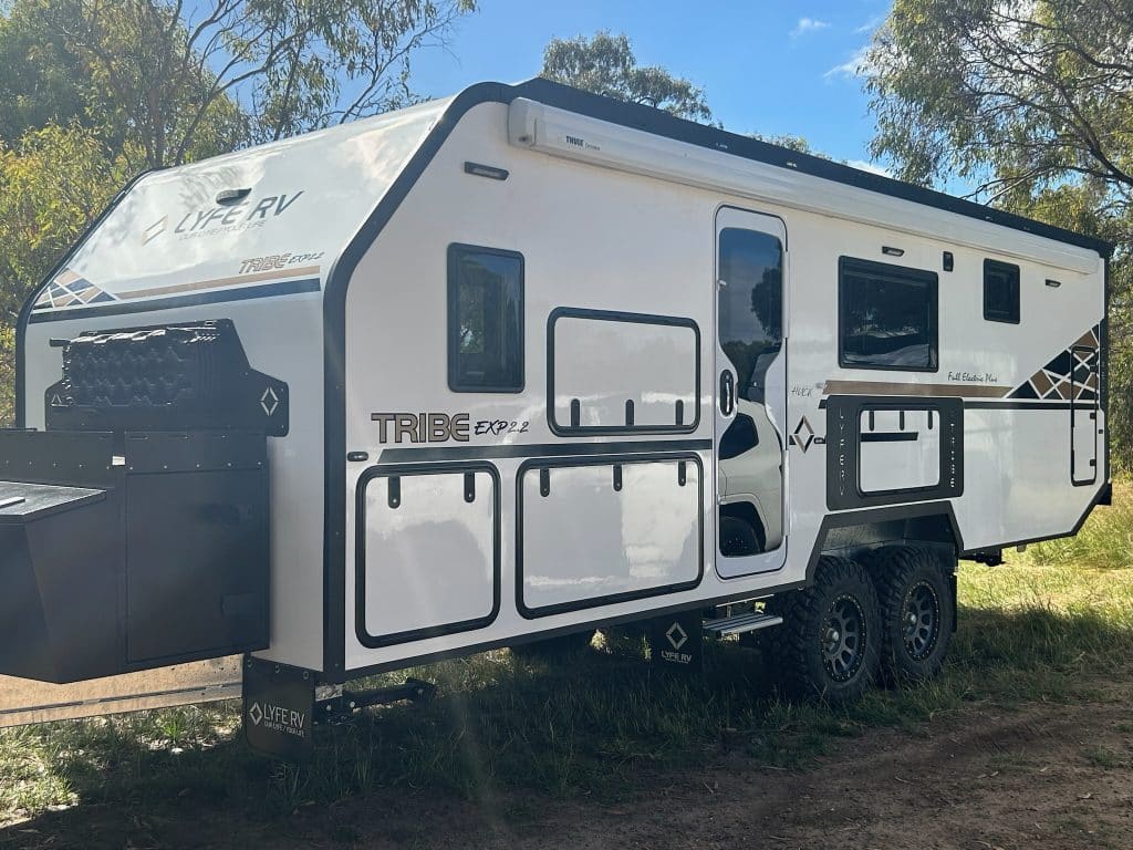 Family luxury caravan - off-road rv